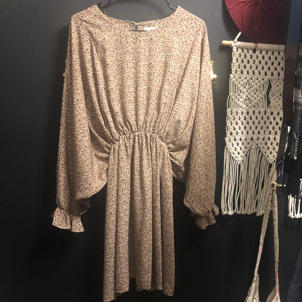 Long sleeve brown floral dress perfect for fall 🍂